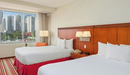 Habitación estándar doble, 2 camas dobles, vistas a la ciudad
