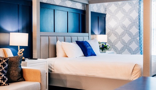Habitación junior, 1 cama de matrimonio grande con sofá cama, frigorífico y microondas