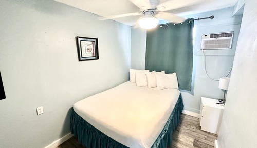 Deluxe Queen One Bedroom Apartment