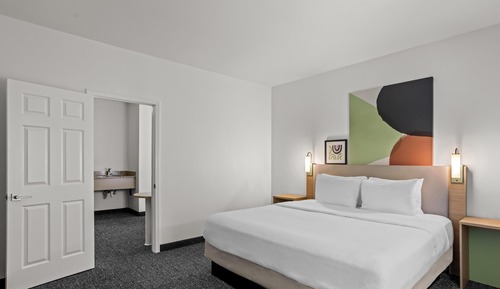 1 Bedroom King Suite