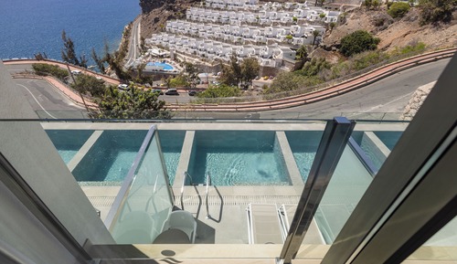 Dúplex superior, piscina privada (1 Adult +18)