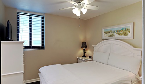 Apartamento, 1 cama de matrimonio con sofá cama, balcón, vistas al mar (#712 East - No Pets Allowed)