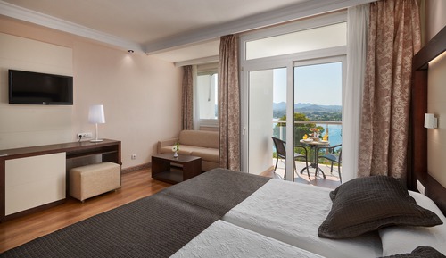 Habitación doble (Select 2 adults + 1 child)