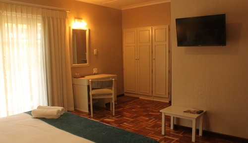 Habitación clásica, 1 cama de matrimonio grande, vistas al jardín