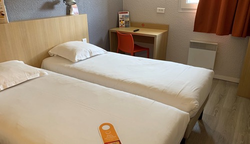 Habitación con 2 camas individuales