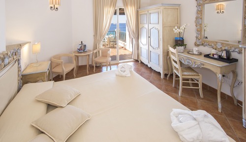 Habitación Deluxe con 1 cama doble o 2 individuales, balcón, vistas al mar