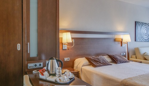 Habitación junior, balcón, vistas parciales al mar