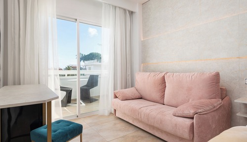 Habitación doble, balcón, vistas parciales al mar