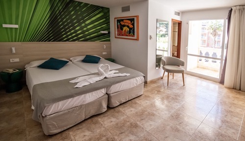 Habitación estándar doble, 1 cama doble o 2 individuales, balcón, vistas a la montaña
