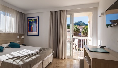 Habitación doble superior, 1 cama doble o 2 individuales, balcón, vistas al mar