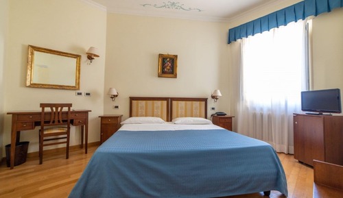 Habitación clásica con 1 cama doble o 2 individuales