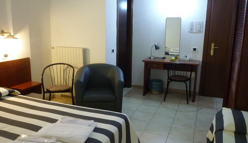 Habitación clásica doble de uso individual, baño privado, en una planta alta