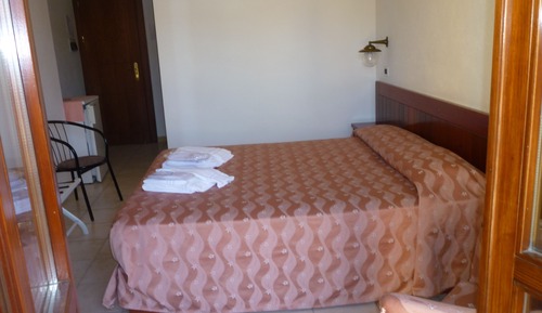 Habitación con 1 cama doble o 2 individuales