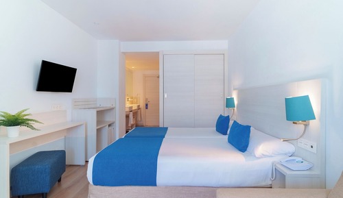 Habitación doble, vistas parciales al mar (2 Adults)