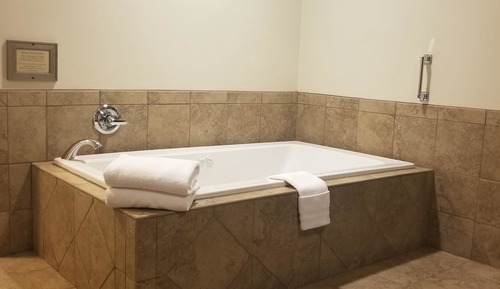 Habitación estándar, 1 cama de matrimonio grande, bañera de hidromasaje