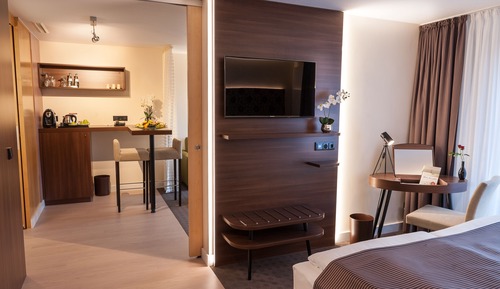 Suite, 1 cama de matrimonio grande, balcón (Living Room)