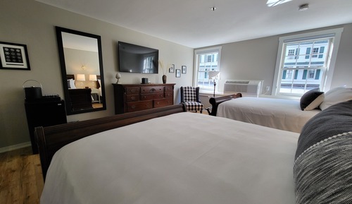 Main Inn - 2 Queen Beds