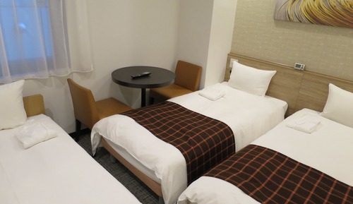 Habitación con 2 camas individuales, fumadores (Extra Bed, Triple Occupancy Only)
