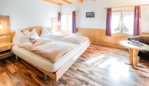 Habitación superior con 1 cama doble o 2 individuales