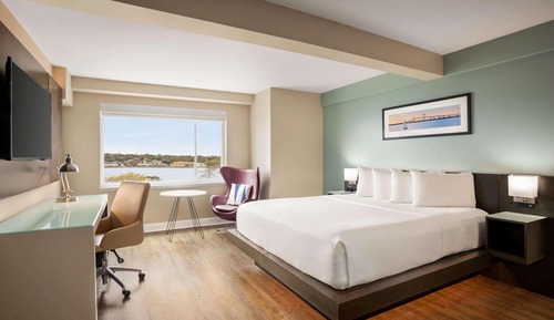 Suite ejecutiva, varias camas, no fumadores (Partial Water View)