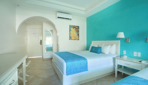 Family Pool View Queen Beds