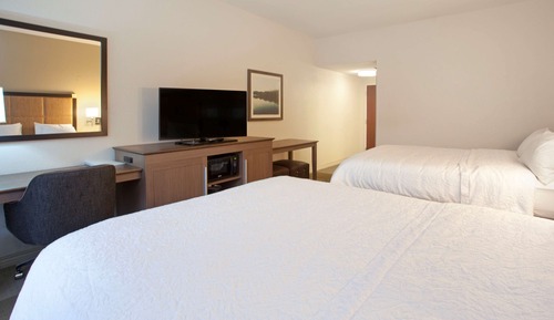 Habitación, 2 camas de matrimonio, accesible para personas con discapacidad, bañera (Mobility)