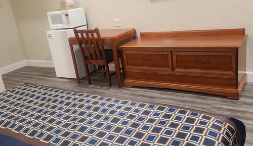 Habitación Deluxe doble, 2 camas de matrimonio, frigorífico y microondas, planta baja