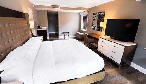 Estándar con cama de matrimonio King