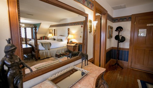 Habitación (Hunt Room)