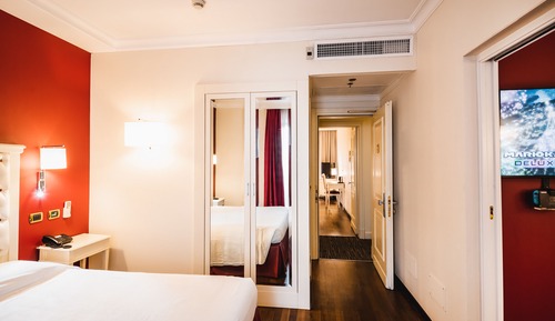 SUITE FAMILIAR TRES HABITACIONES COMUNICADAS