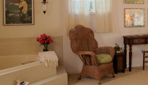 Habitación, baño privado (In Our Time)