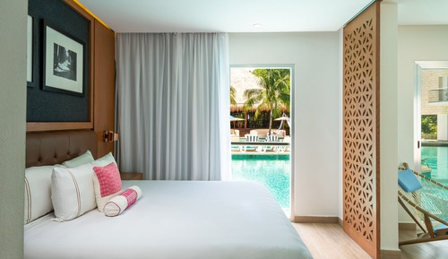 One Bedroom Swim Up Suite
