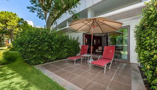 Garden Family Room, Garden Access