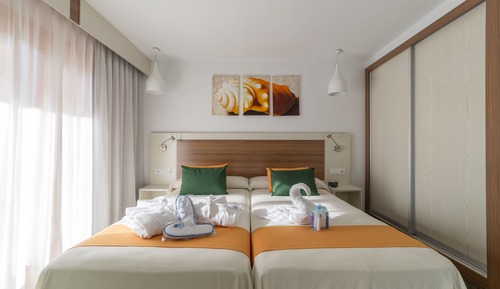 Select suite vista piscina, terraza 3 adultos - Select  Lounge Access