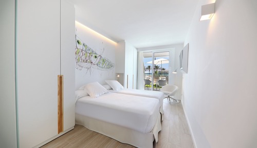 Habitación Premium doble, terraza, vistas a la piscina