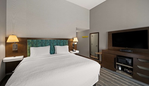Estudio, matrimonial grande y sofá cama