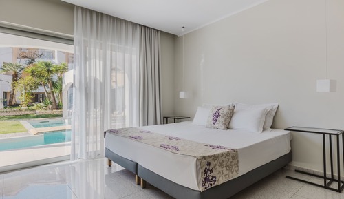 Suite estudio superior, acceso a la piscina