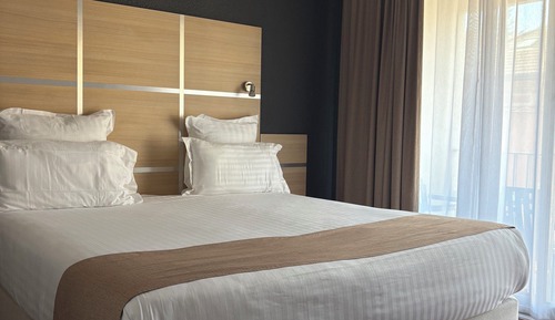 Habitación doble, 1 cama de matrimonio grande, balcón