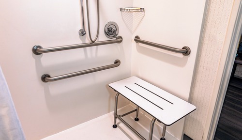 Suite, 1 cama de matrimonio grande (Communication, Roll-In Shower)