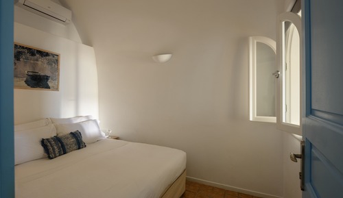 Junior Suite with hot tub & caldera view