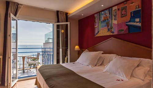 Habitación con 1 cama doble o 2 individuales, balcón, vistas al mar