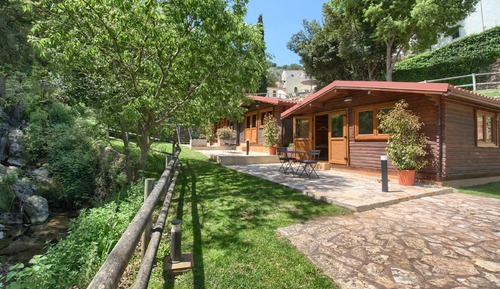 Bungalow (with garden)