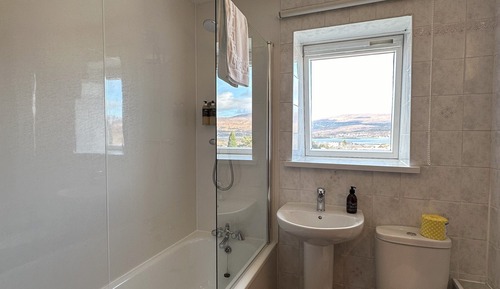 Habitación familiar, baño privado (Room 15, 1st floor)