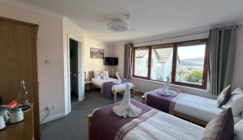 Habitación triple, baño privado, vistas al lago (Room 23, 1st Floor)