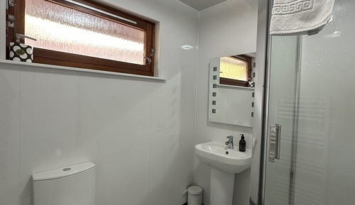 Habitación familiar, baño privado, vistas al jardín (Room 24, 1st Floor)