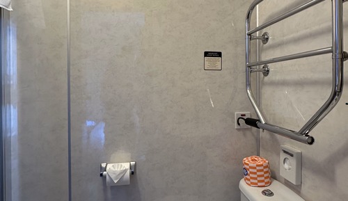 Habitación individual superior, baño privado, vistas al lago (Room 6, 1st Floor)