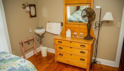 Habitación triple, varias camas, baño compartido