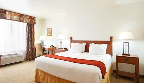 Suite, 1 cama de matrimonio grande con sofá cama, en esquina (Wet Bar)