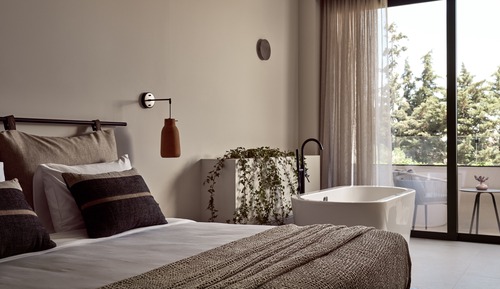 Suite junior (First floor with indoor Hot Tub)