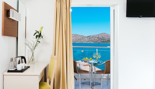 Habitación doble, vistas parciales al mar